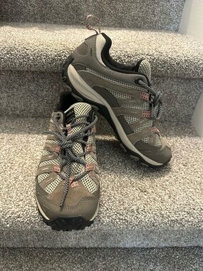 Merrell Womens Alverstone 2 Hiking Shoe size 8.5 in new condition